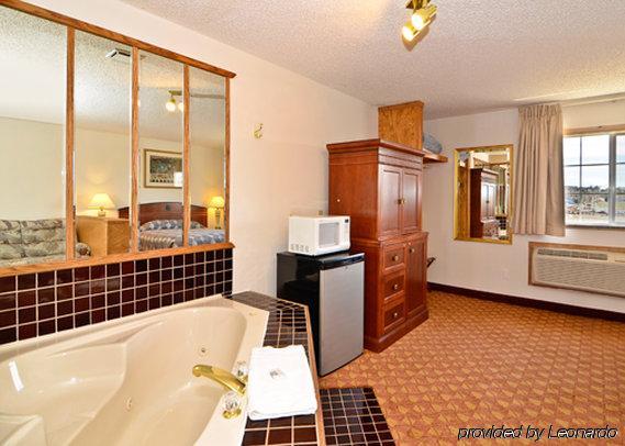 Econo Lodge Inn & Suites Madras Room photo
