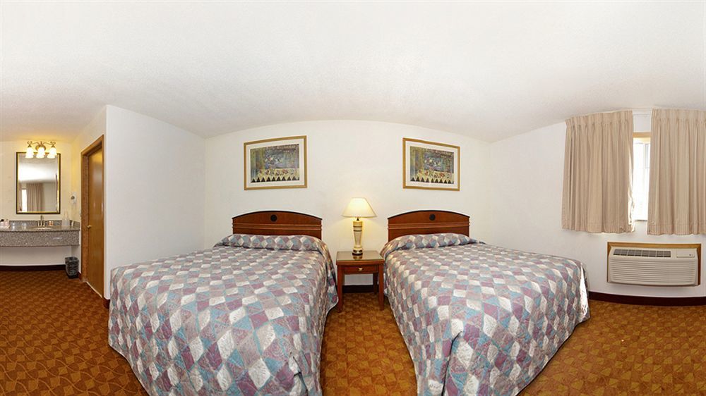 Econo Lodge Inn & Suites Madras Exterior photo