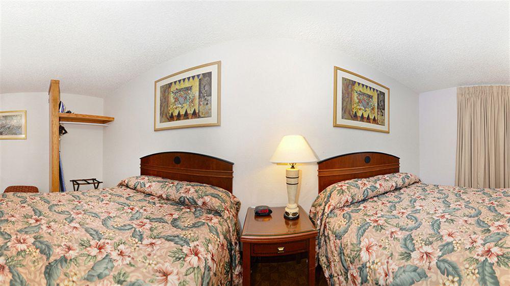 Econo Lodge Inn & Suites Madras Exterior photo